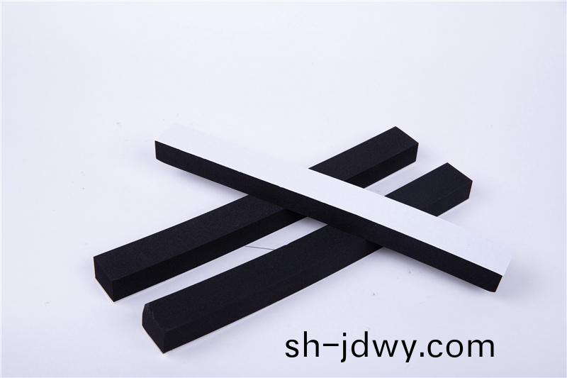 CR減震(zhen)保溫條(tiao)